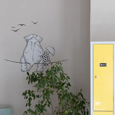 Hostel Degli Elefanti *