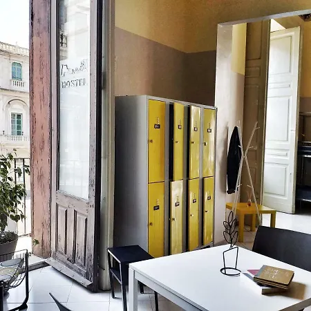 Hostel Degli Elefanti *