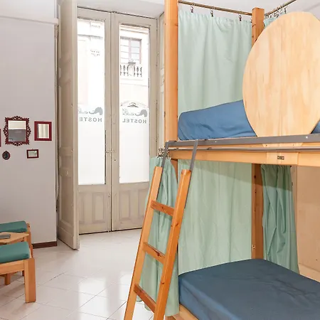 Hostel Degli Elefanti *