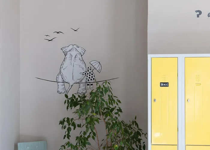 Hostel Degli Elefanti *